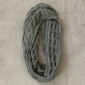 Risca Win Gray Infinity Scarf Cable Knit